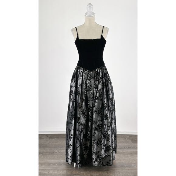 bcbg black white dress Amazon.com: BCBGMAXAZRIA Women's Flowy Lace Cocktail Dress, Black, 0 :  Clothing, Shoes & Jewelry